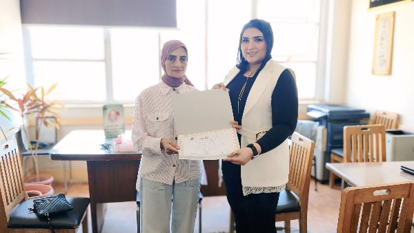 تكريم الصحفية فرناس حفظي في ندوة آداب عين شمس