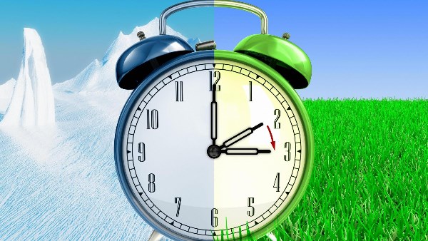 تنبيه مهم للمسافرين بالقطارات والطائرات بشأن تغيير الساعة ليلة الجمعة