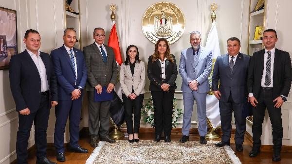 توقيع عقود لتشغيل وصيانة 3 مجازر في البحيرة