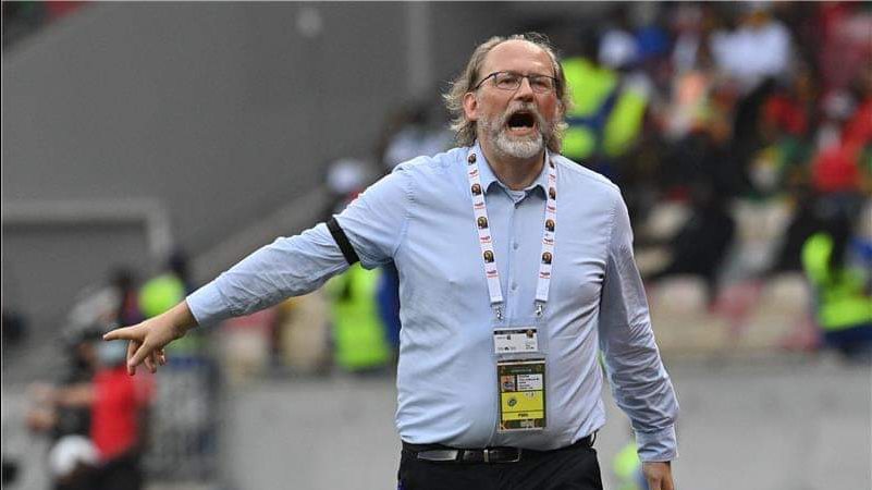 توم سانتفيت يستقيل من تدريب منتخب مالي