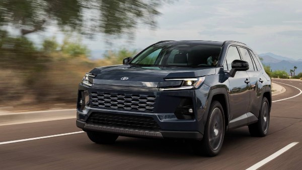 تويوتا تؤجل إنتاج سيارة RAV4 الكهربائية لأسباب غير معلنة