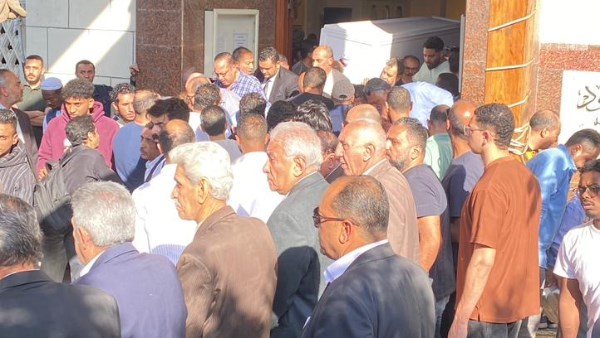 جثمان المحامي مختار نوح يصل مسجد مصطفى محمود لصلاة الجنازة