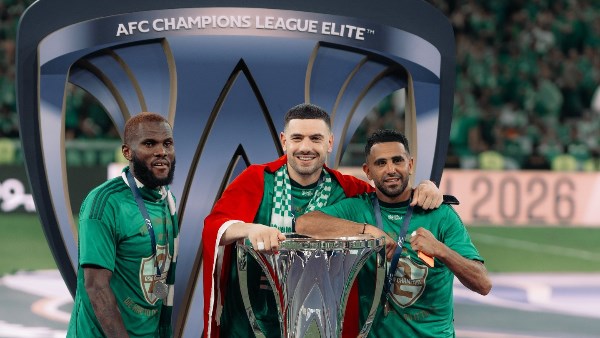 جماهير الأهلي تحتفل بتتويج الفريق بدوري أبطال آسيا في جدة