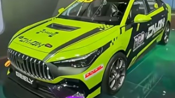 جيلي تكشف عن سيارتها الجديدة جالاكسي شينغياو 6 في معرض بكين