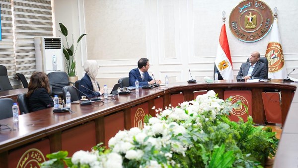 حسن رداد يؤكد أهمية تدريب وتأهيل الشباب لسوق العمل