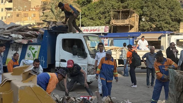 حملة لإزالة الإشغالات حول محطة مترو عين شمس وتنظيم المرور