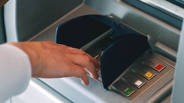 خطوات مهمة عند خصم مبلغ من حسابك دون استلام النقد من الصراف الآلي