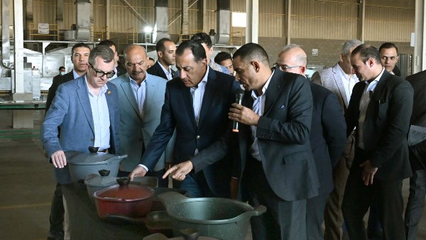رئيس الوزراء يؤكد تعزيز شعار “صنع في مصر” بمنتجات عالية الجودة وأسعار تنافسية