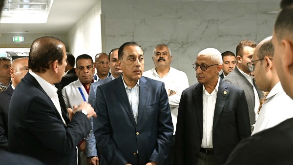رئيس الوزراء يؤكد تقديم خدمات صحية متطورة لأهالي سيناء