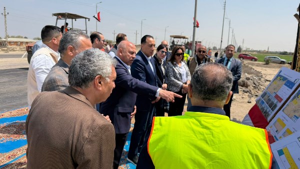 رئيس الوزراء يفتتح مصنعًا بلاستيكيًا في بئر العبد بشمال سيناء