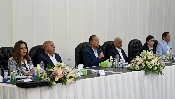 رئيس الوزراء يلتقي نواب وشيوخ سيناء لمناقشة قضايا المحافظة