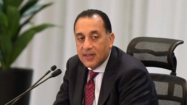 رئيس الوزراء يهنئ وزير الدفاع في ذكرى تحرير سيناء