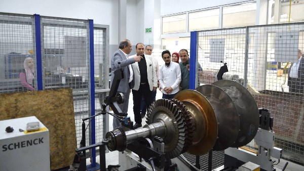 رئيس مياه الجيزة يزور مصنع المحركات لتعزيز التعاون الاقتصادي