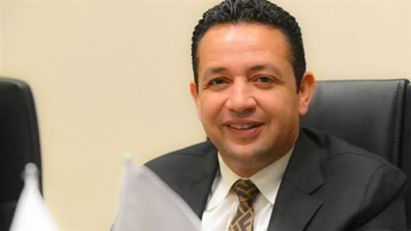 رئيس نادي الاتحاد ينفي مفاوضات لاستعارة أحمد عيد من الأهلي