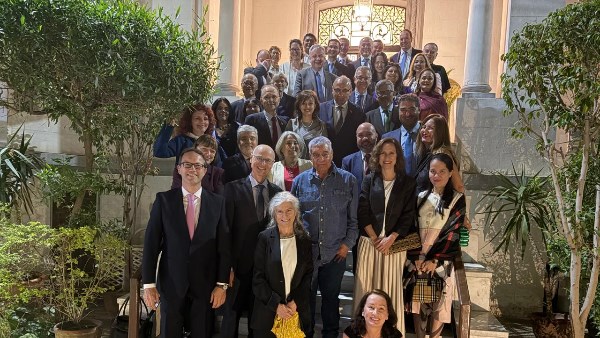 زاهي حواس يستعرض إنجازات البعثة الإسبانية بسقارة في اجتماع كليوباترا