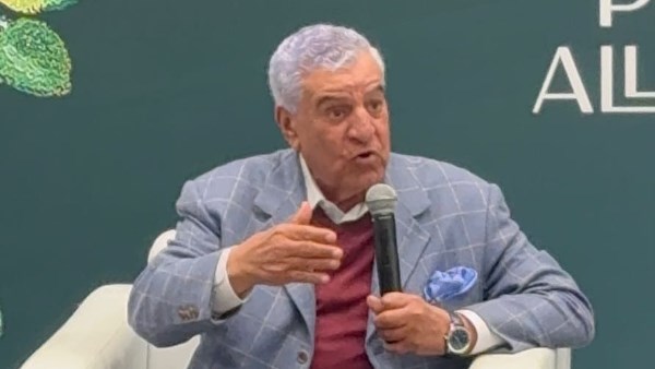 زاهي حواس يطالب رسمياً باسترداد رأس نفرتيتي بالوثائق