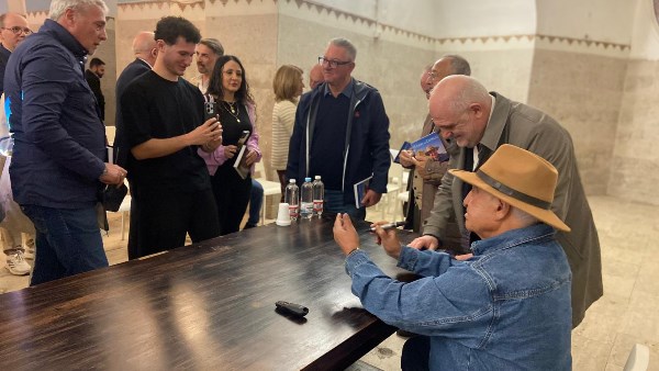 زاهي حواس يكشف أسرار المدينة الذهبية وكليوباترا في إيطاليا