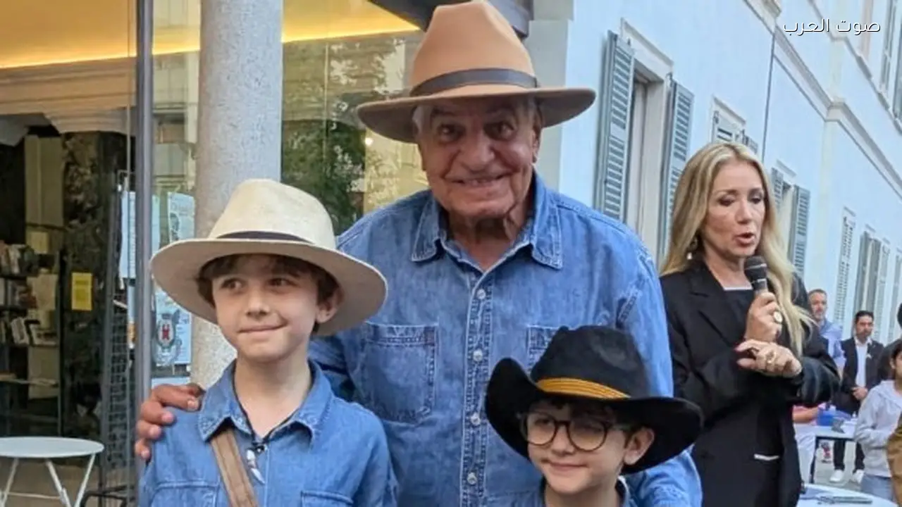 زاهي حواس يواصل جولته في إيطاليا وسط احتفاء بـ«الرجل ذو القبعة»