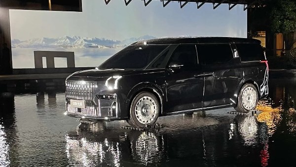 زيكر تطلق سيارة 009 Grand العائلية في معرض بكين