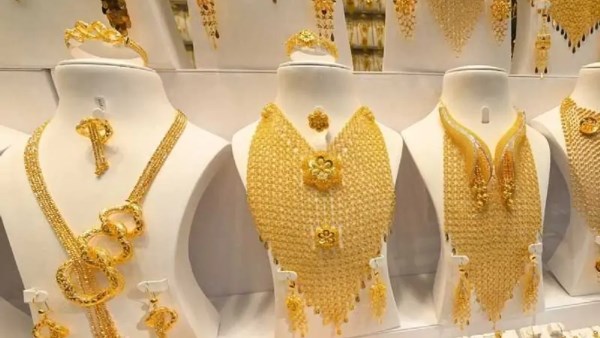 سعر الذهب اليوم في الصاغة يستقر مع ترقب حذر