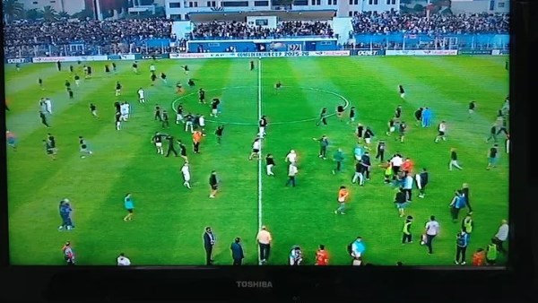 شغب الجماهير يؤجل مباراة أولمبيك آسفي واتحاد العاصمة