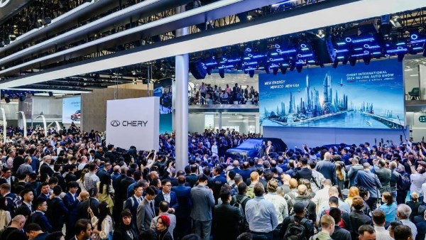 شيري تعلن عن عرض جديد في معرض بكين وتفتتح مركز عمليات في برشلونة