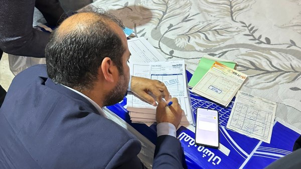 ضبط مخزن غير مرخص في الجيزة لتصنيع مراتب بمواد مجهولة