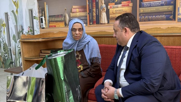 عبد الغني يزور المهندسة ليلى إبراهيم ويأمر بصرف معاشها