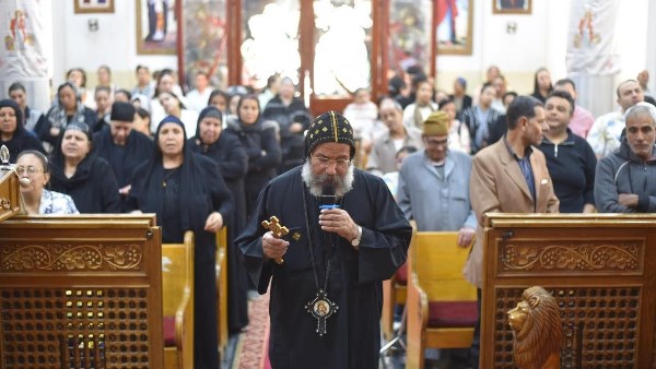 عمال كنائس ميت غمر يلتقون الأنبا صليب في حدث روحي مميز