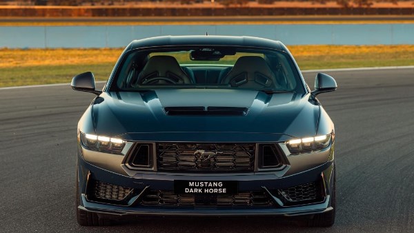 فورد موستانج Dark Horse تقدم أداءً مميزاً ومتفوقاً