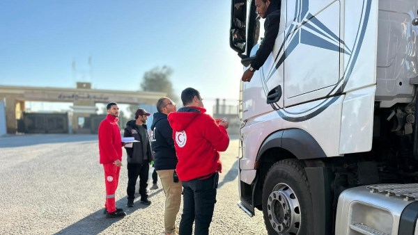 قافلة “زاد العزة” 183 تصل غزة لمساعدة الفلسطينيين