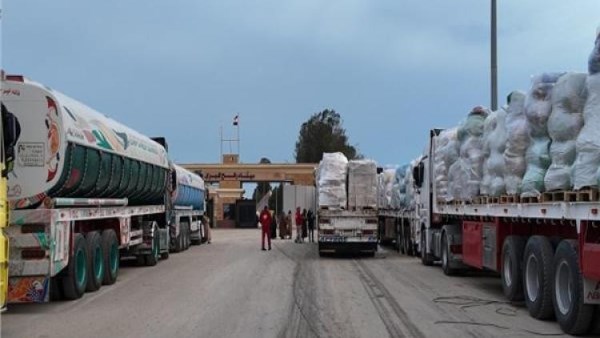قافلة مساعدات إنسانية جديدة تصل إلى قطاع غزة