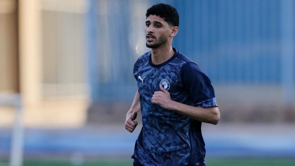 قطة تتواجد في تدريبات بيراميدز قبل مباراة إنبي