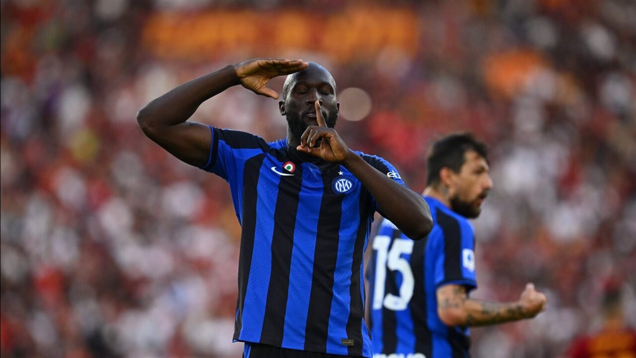 لوكاكو يواجه مصير الرحيل عن نابولي بعد تراجع الأداء