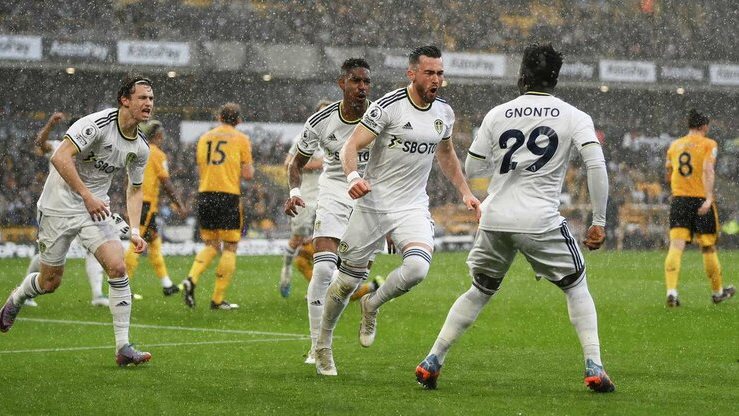 ليدز يحقق فوزًا كبيرًا على وولفرهامبتون بثلاثة أهداف