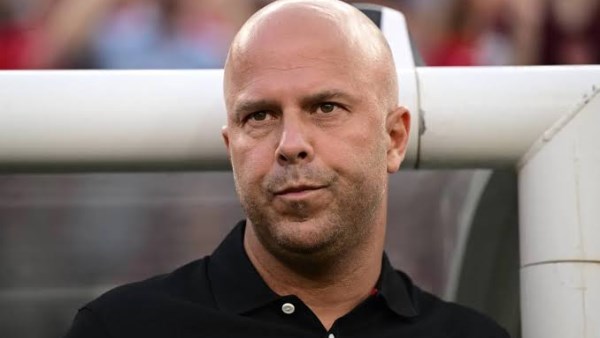 ليفربول يتمسك بآرني سلوت رغم تراجع النتائج