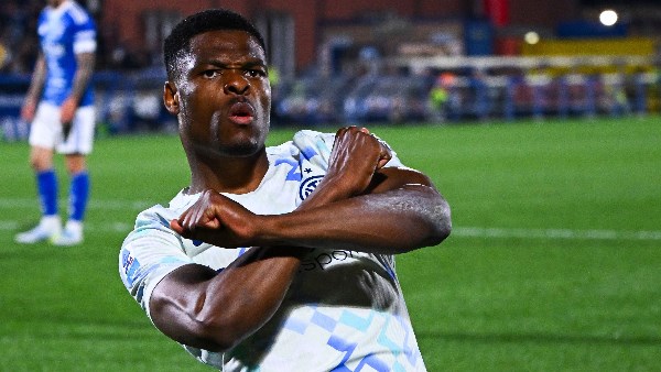 ليفربول يسعى للتعاقد مع دومفريس من إنتر هذا الصيف