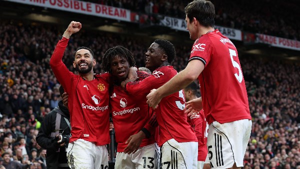 مانشستر يونايتد يتغلب على برينتفورد بهدفين في الدوري الإنجليزي