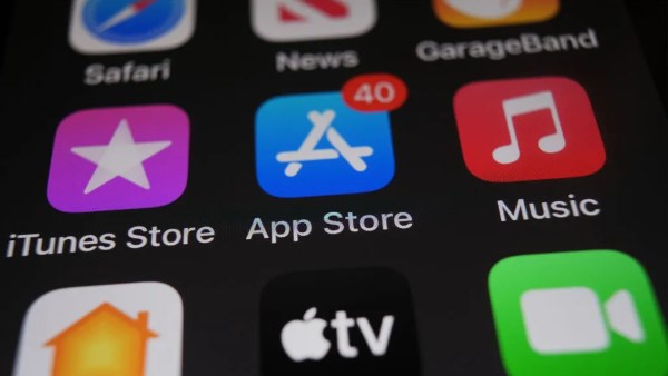 متجر أبل يشهد انتعاشاً غير مسبوق مع بروز الذكاء الاصطناعي