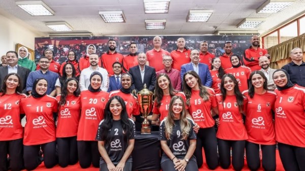 مجلس إدارة الأهلي يكرم أبطال أفريقيا