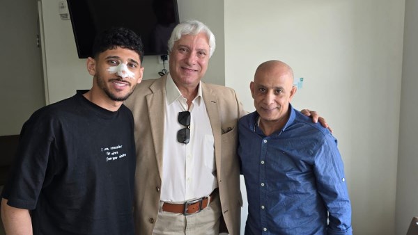 مدير الكرة بالزمالك يزور لاعب بيراميدز في المستشفى