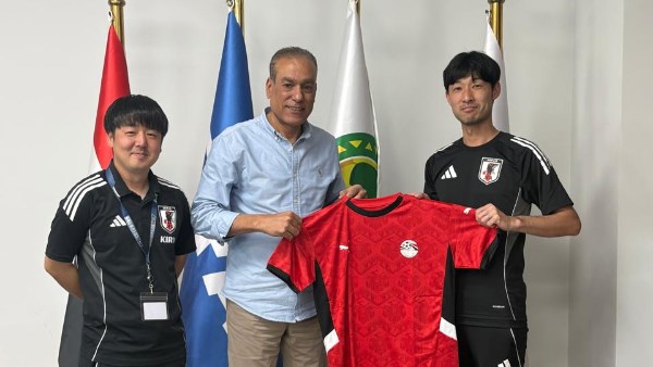 مصطفى عزام يستقبل منتخب اليابان للناشئين