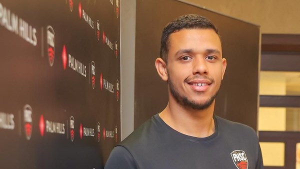 مصطفى عسل يحتفل بخطوبته وسط أسرته