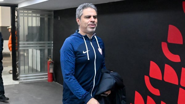 معتمد جمال يحذر لاعبي الزمالك: الدوري لا يزال مفتوحًا