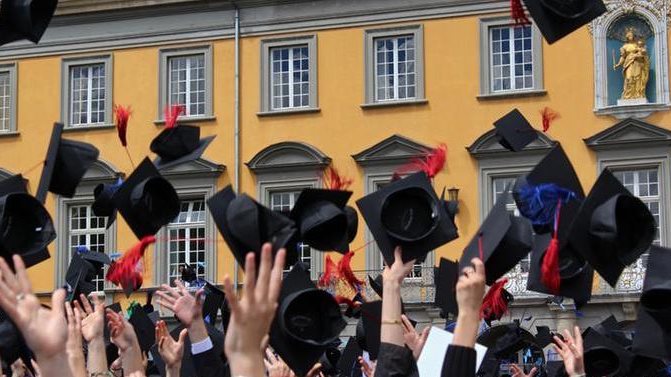 منح دراسية من جامعة Khazar الأذربيجانية للعام 2026/2027