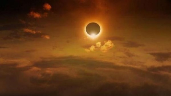 موعد الكسوف الكلي للشمس في مصر