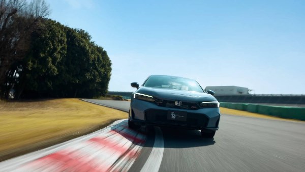 هوندا تintroduce وضع القيادة اليدوية في سيفيك الهجينة