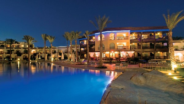 وزارة السياحة تحظر استخدام الحيوانات في العروض بالفنادق