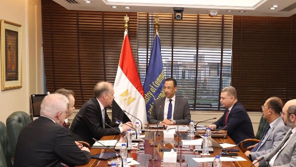 وزير الاتصالات يناقش إنشاء مركز إقليمي مع فنلندا ونوكيا