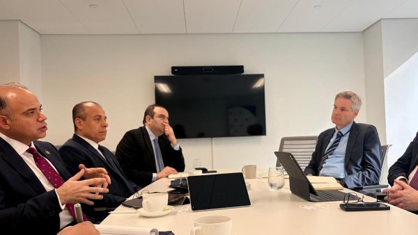 وزير الاستثمار يبحث مع بنك الاستثمار الأوروبي تعزيز التمويل والتنمية الصناعية